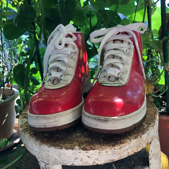 BUFFALINO RED PATENT LEATHER BOOTS - Picture 7 of 9